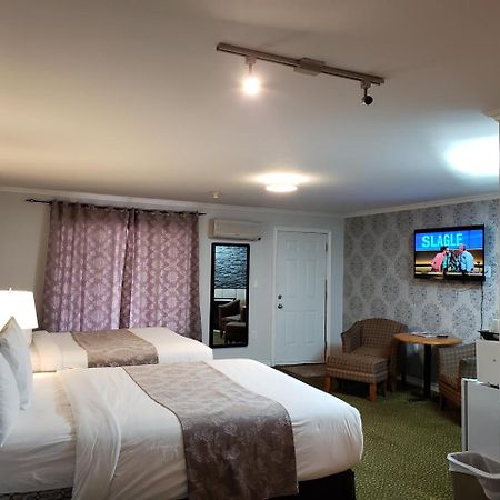 Regency Inn & Suites คอร์นวอลล์ ภายนอก รูปภาพ