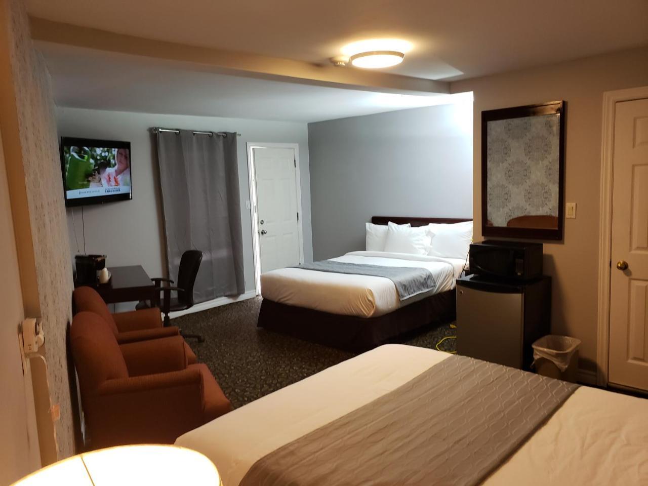 Regency Inn & Suites คอร์นวอลล์ ภายนอก รูปภาพ