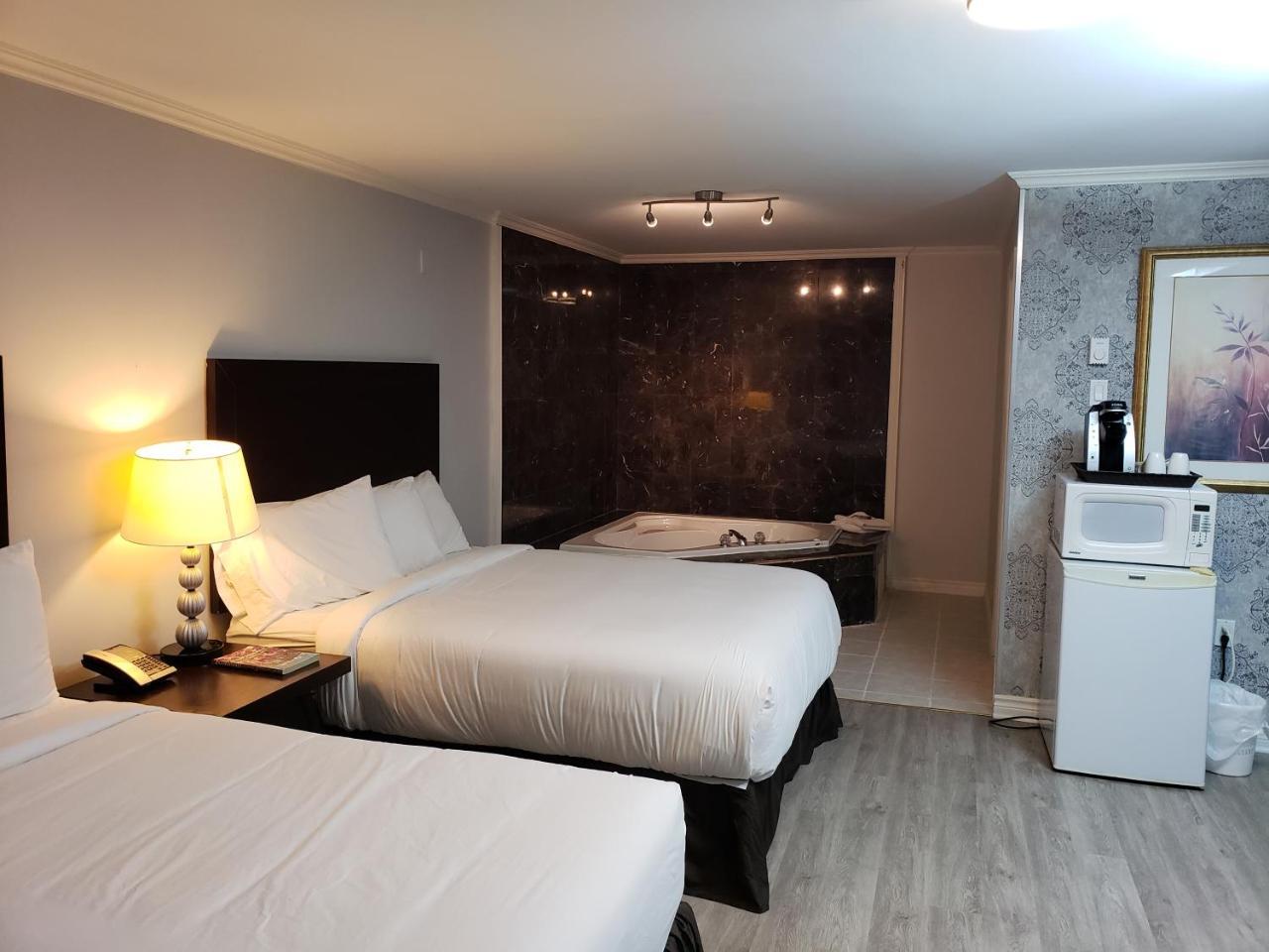 Regency Inn & Suites คอร์นวอลล์ ภายนอก รูปภาพ
