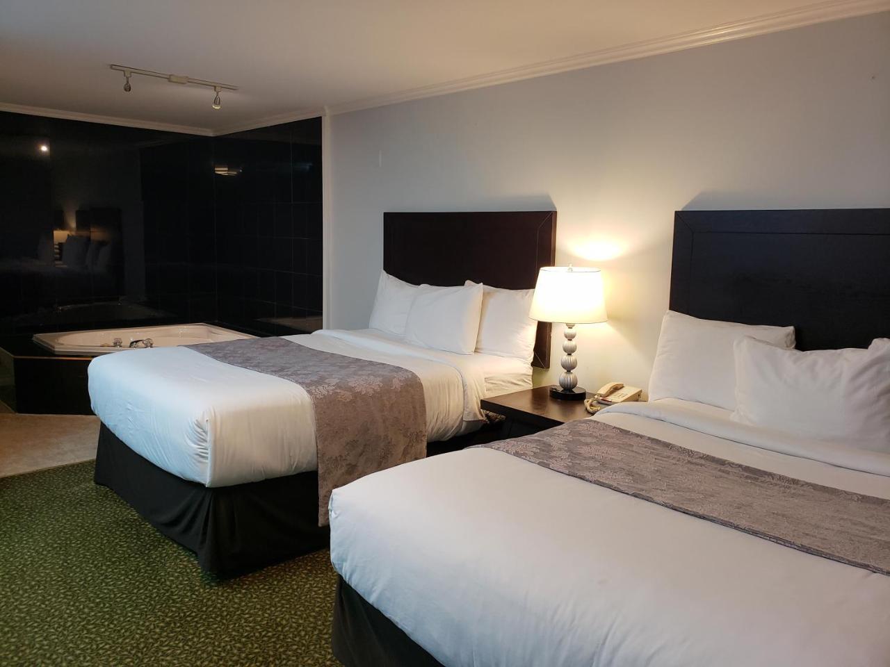 Regency Inn & Suites คอร์นวอลล์ ภายนอก รูปภาพ