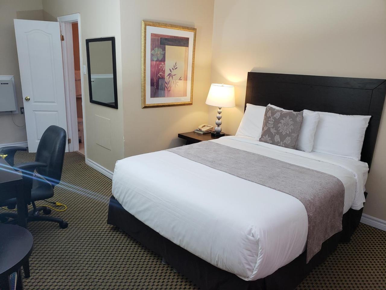 Regency Inn & Suites คอร์นวอลล์ ภายนอก รูปภาพ