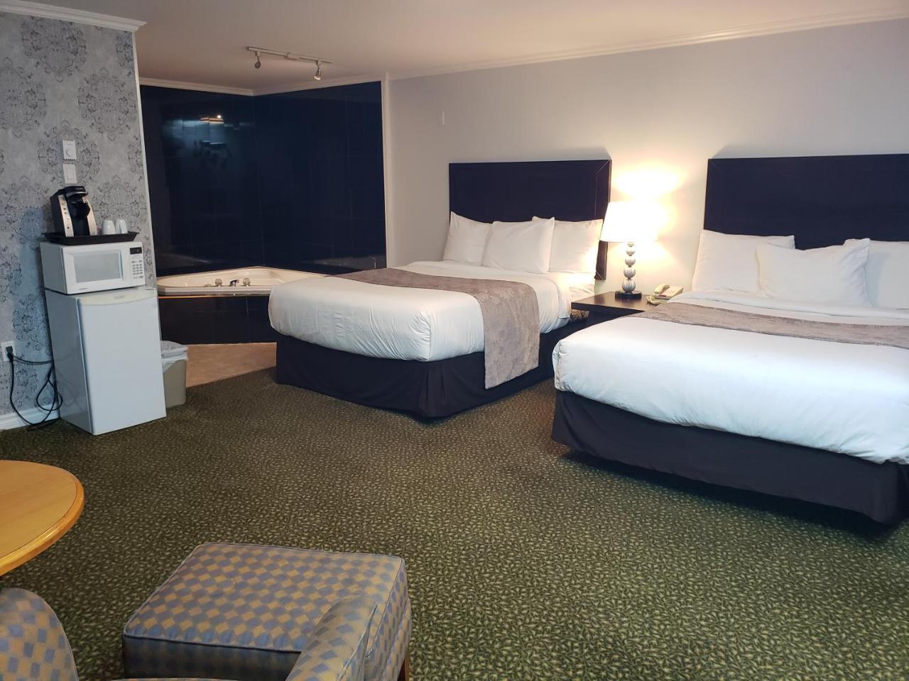 Regency Inn & Suites คอร์นวอลล์ ภายนอก รูปภาพ