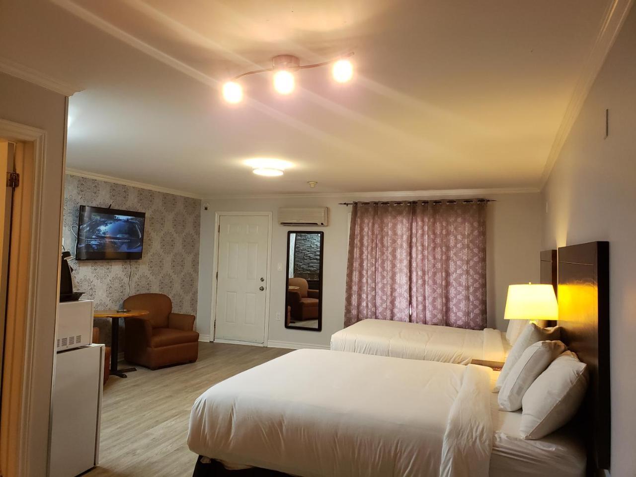 Regency Inn & Suites คอร์นวอลล์ ภายนอก รูปภาพ