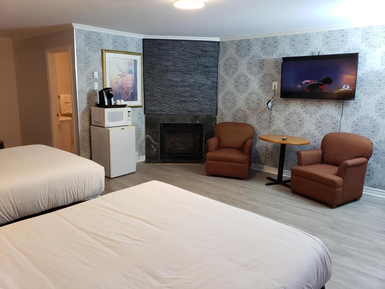 Regency Inn & Suites คอร์นวอลล์ ภายนอก รูปภาพ