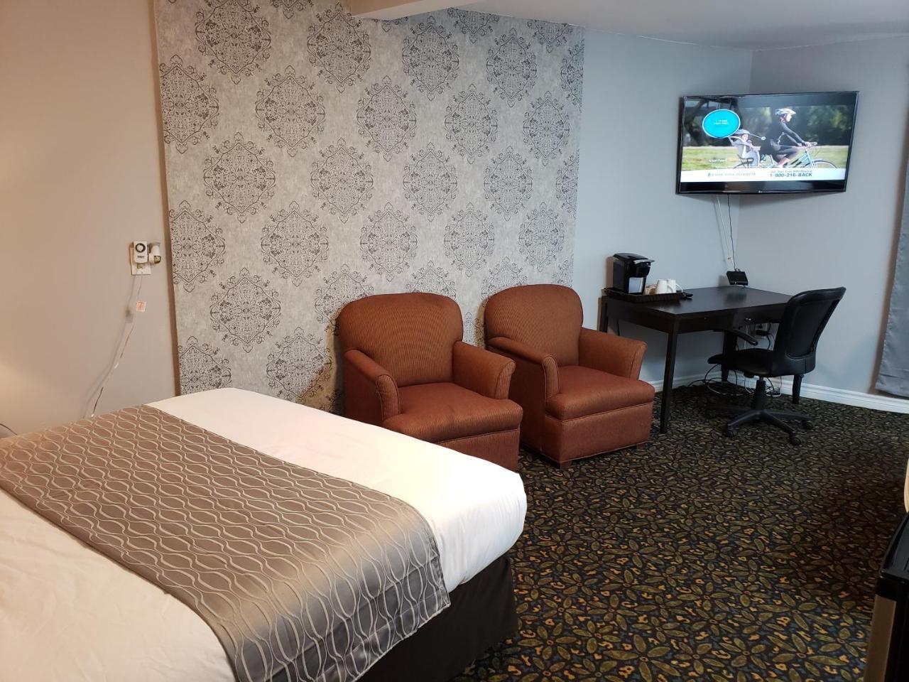 Regency Inn & Suites คอร์นวอลล์ ภายนอก รูปภาพ